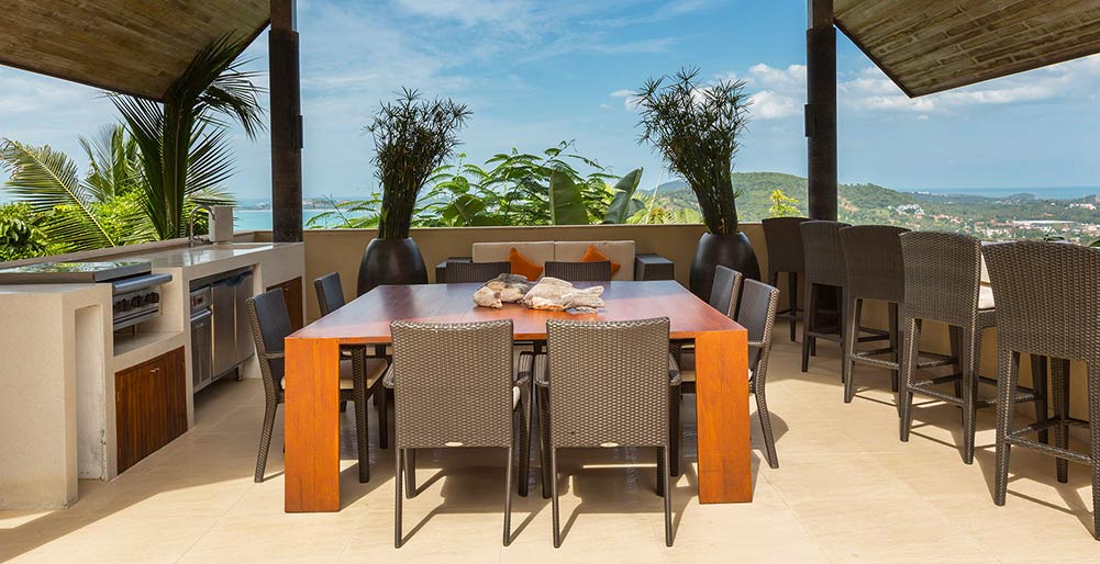 Purana Residence at Panacea Retreat - Outdoor dining in sala